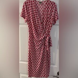 Reddish Pink and White Patterned Wrap Dress Size Medium EUC